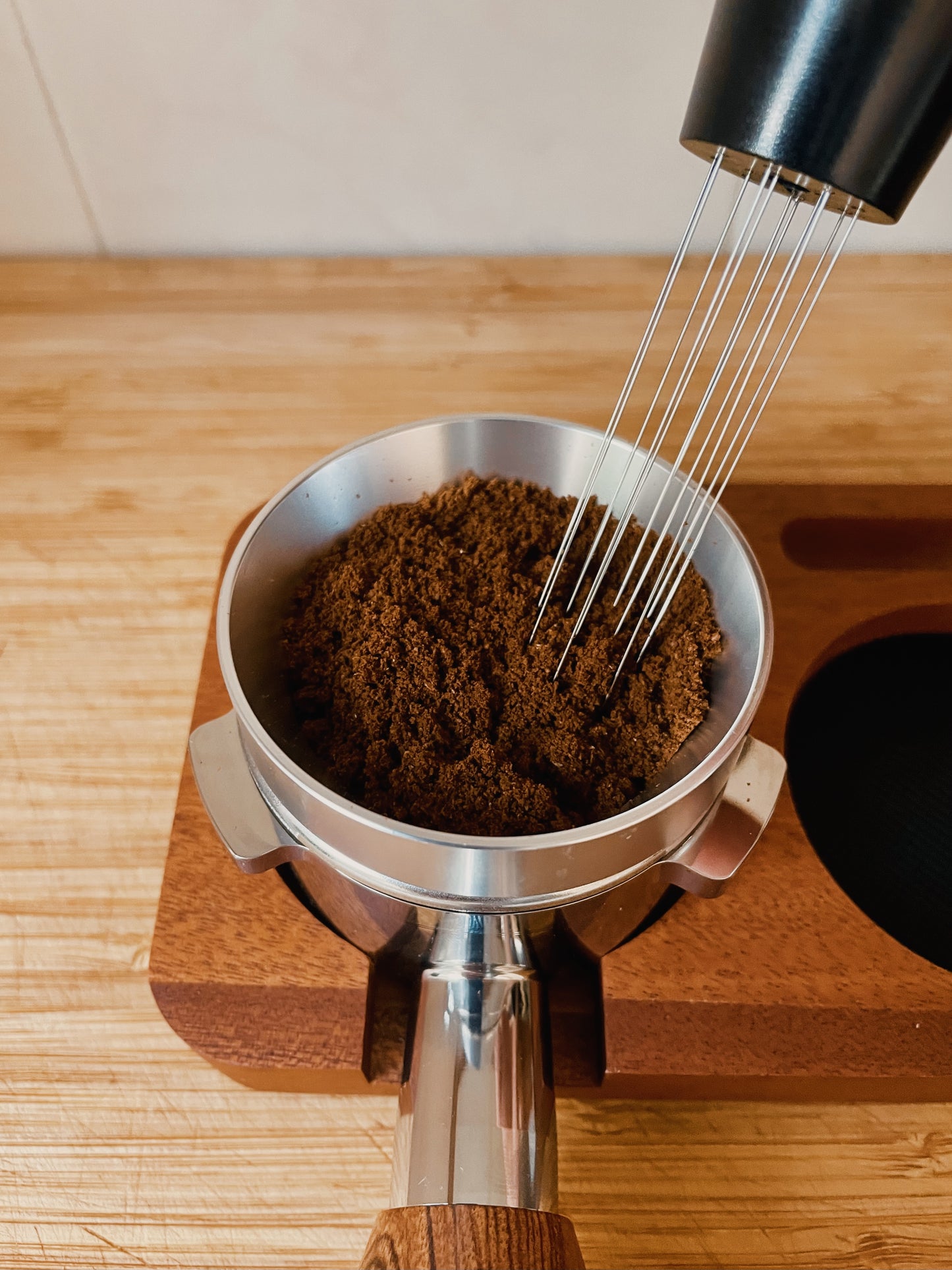 WDT Distribution Tool with Holder